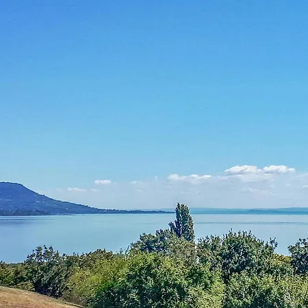 Three-bedroom Holiday In * Balatongyörök