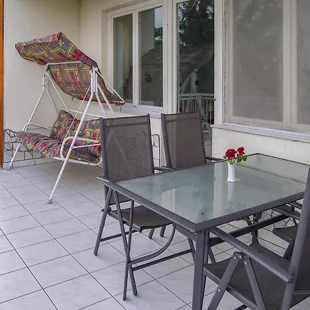 Three-bedroom Holiday In 度假居 *